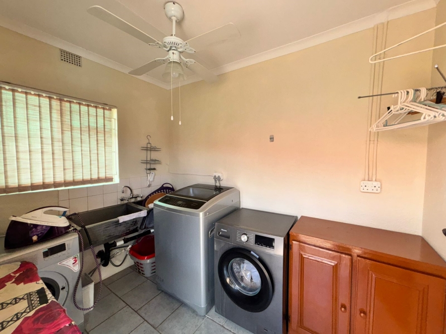 5 Bedroom Property for Sale in Flamwood North West